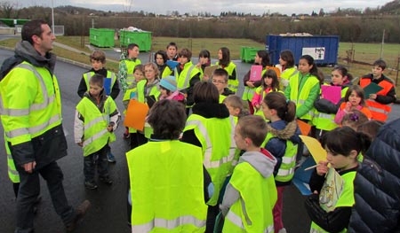 Asson - L'école du Bourg en visite à la déchetterie